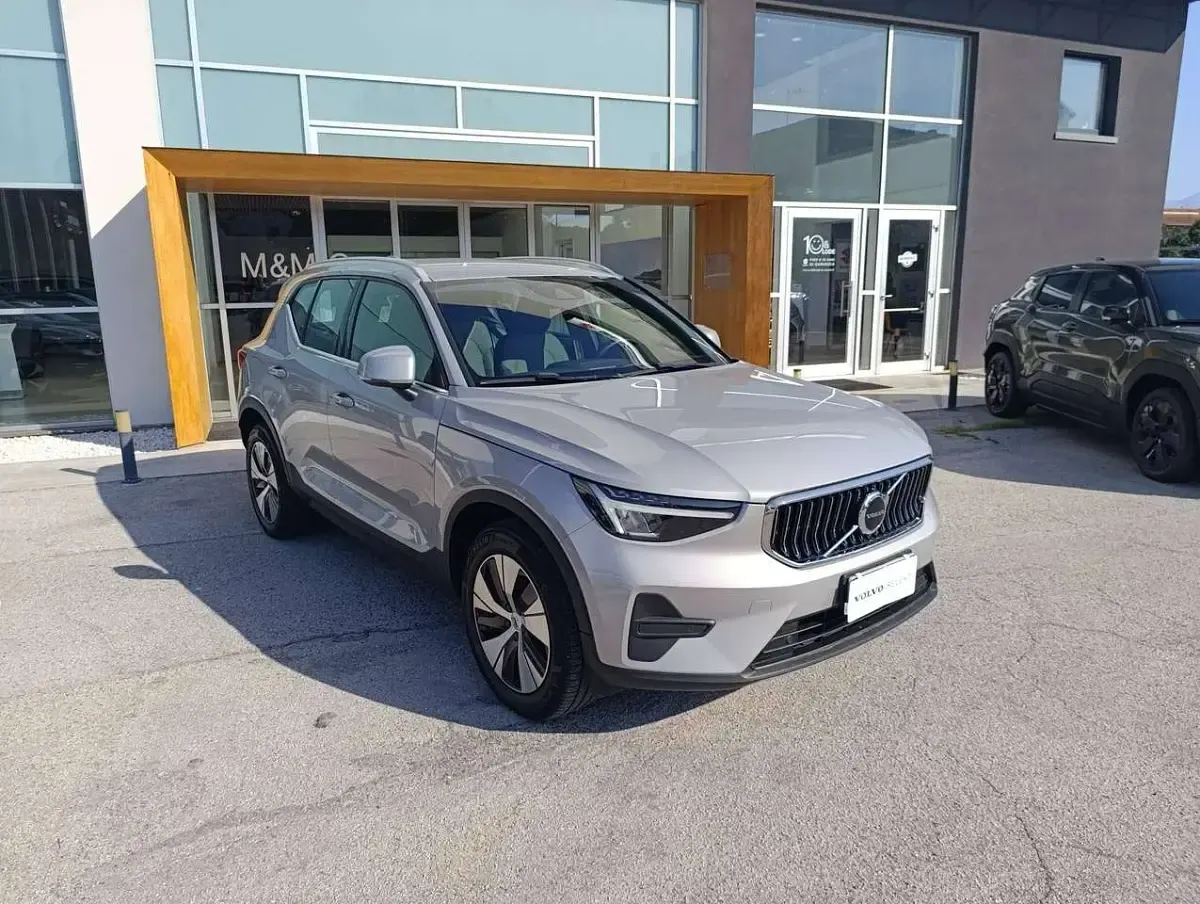 Usata Volvo XC40 Core 211 CV (155 kW) 2023 Argento SUV