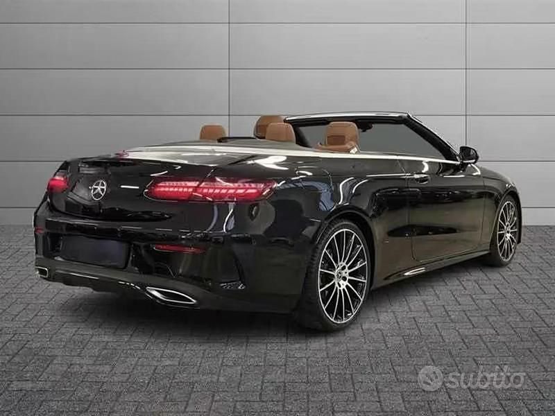 Usata Mercedes E220 Premium Plus 194 CV (142 kW) 2021 Nero Cabrio