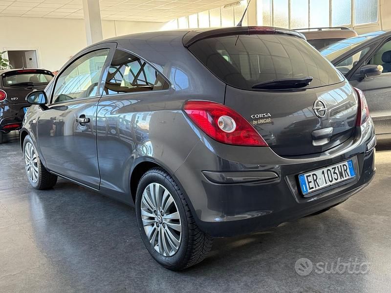 Usata Opel Corsa 85 CV (62 kW) 2013 Grigio Utilitaria