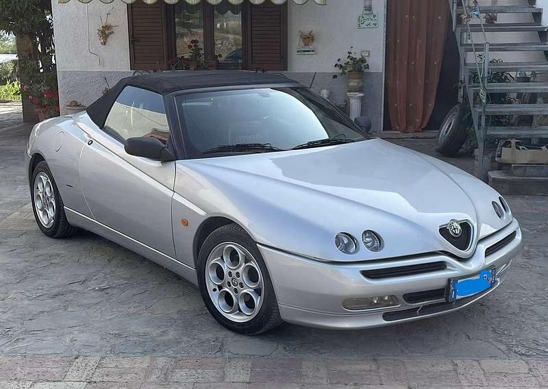 Usata Alfa Romeo Spider 150 CV (110 kW) 1999 Argento Cabrio