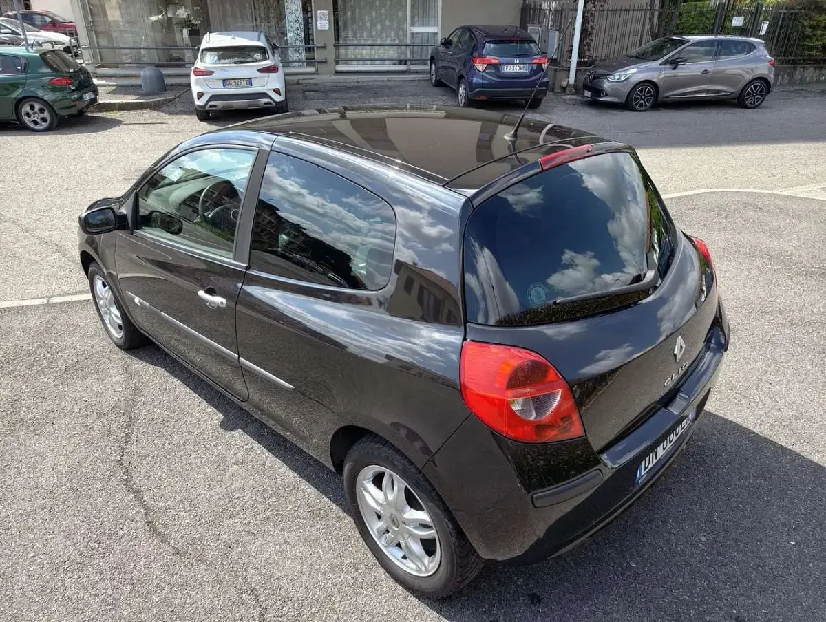 Gebraucht Renault Clio II LE 75 PS (55 kW) 2008 Schwarz Limousine