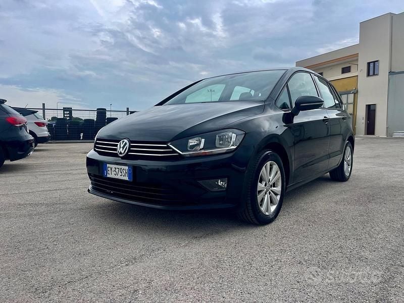 Nero Usata 2015 VW Golf Sportsvan Comfortline Monovolume | 8700 € (Buon prezzo) - Immagine 1/4