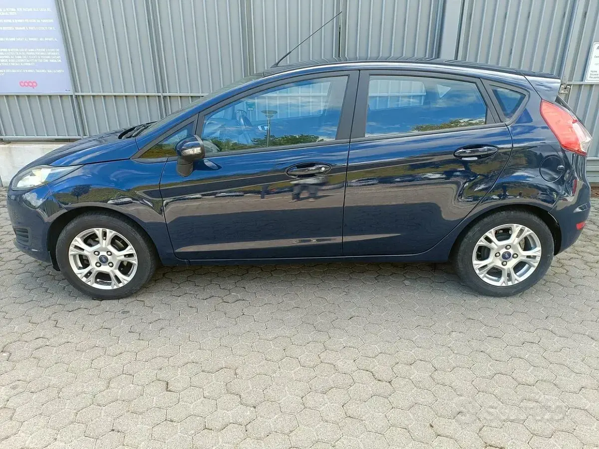 Usata Ford Fiesta 80 CV (58 kW) 2015 Blu Utilitaria