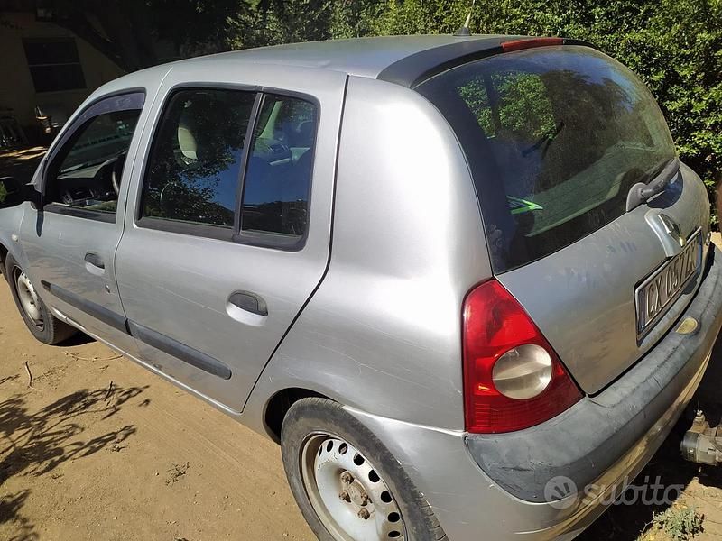 Usata Renault Clio II 65 CV (47 kW) 2006 Grigio Berlina
