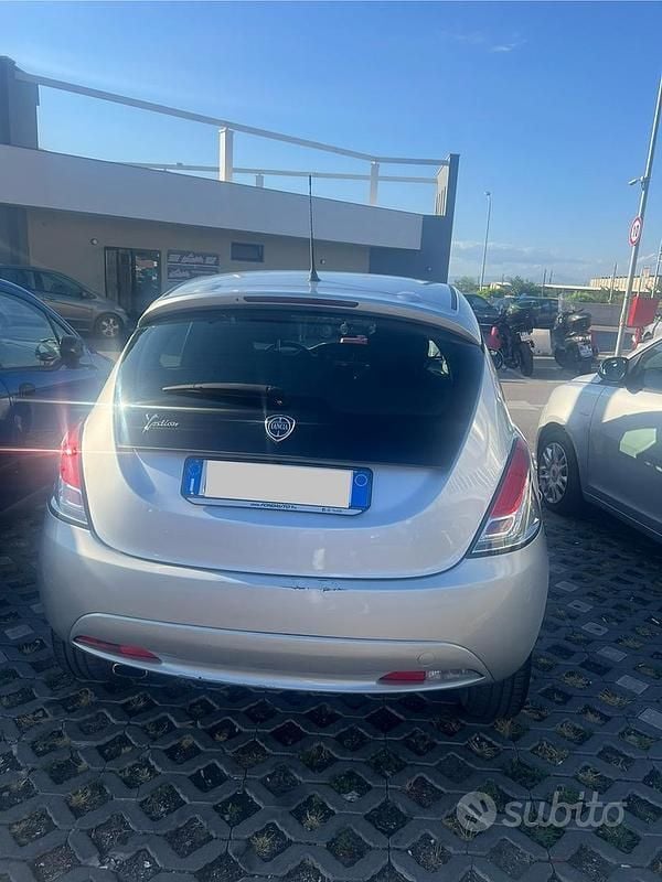 Usata Lancia Ypsilon 80 CV (58 kW) 2017 Grigio Utilitaria