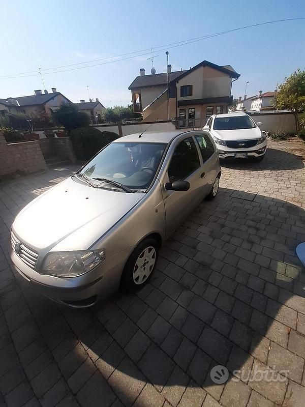 Usata Fiat Punto 60 CV (44 kW) 2005 Grigio Utilitaria