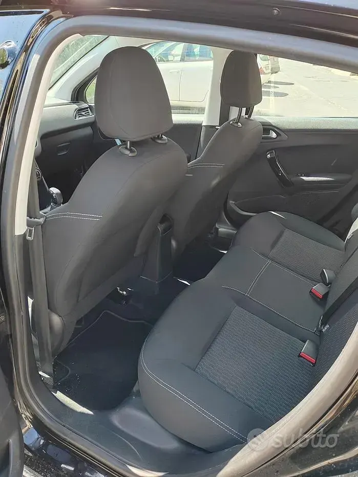 Usata Peugeot 208 82 CV (60 kW) 2016 Utilitaria