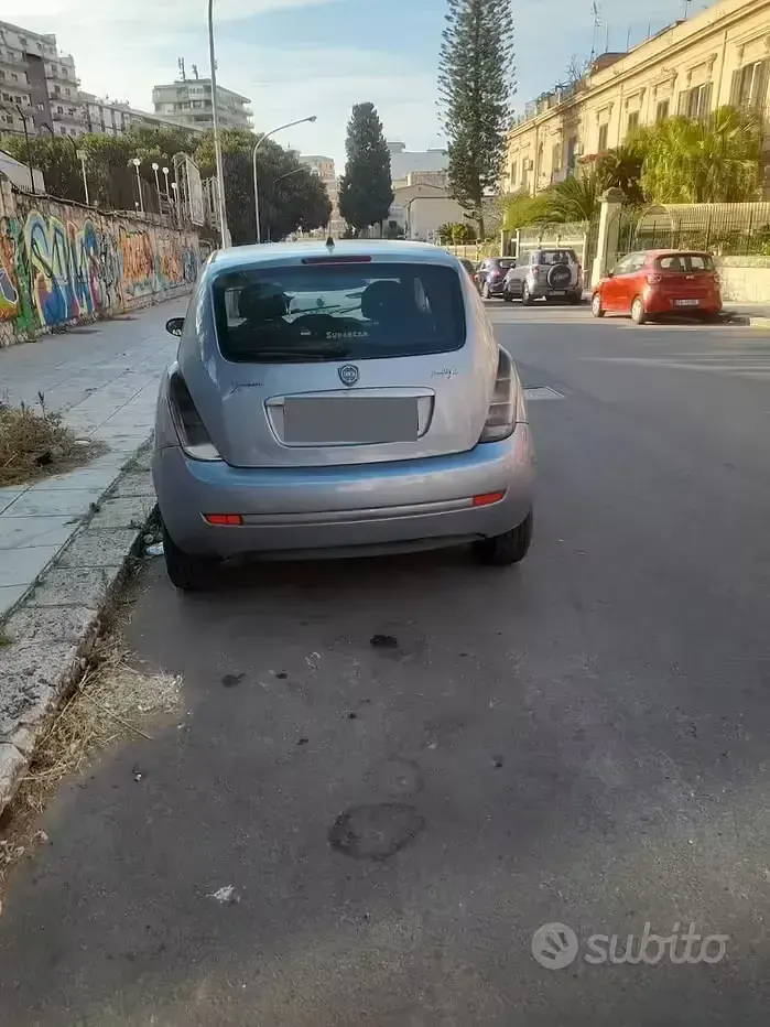 Usata Lancia Ypsilon 90 CV (66 kW) 2009 Bluazzurro Utilitaria