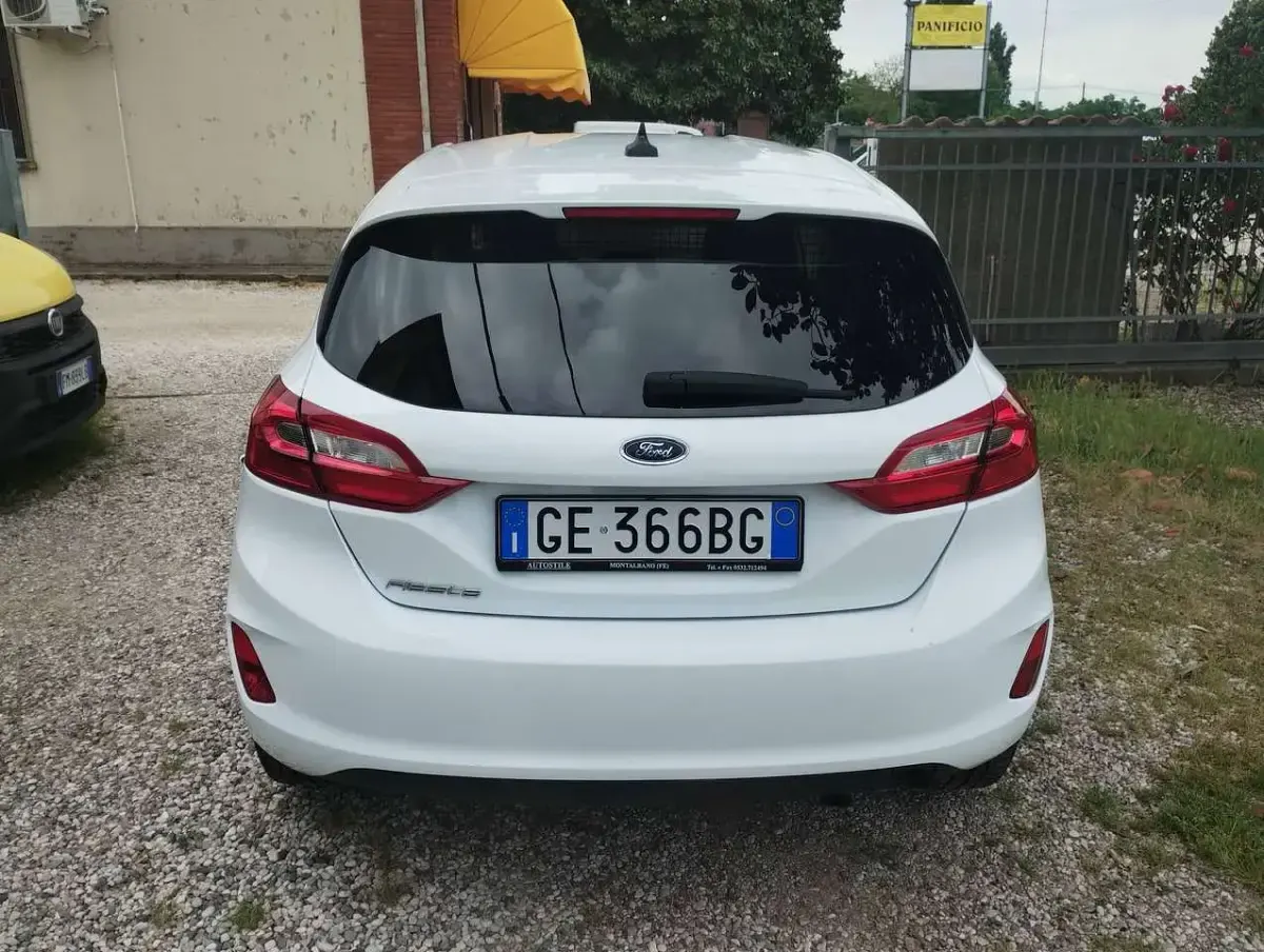 Usata Ford Fiesta Trend 86 CV (63 kW) 2021 Bianco Utilitaria