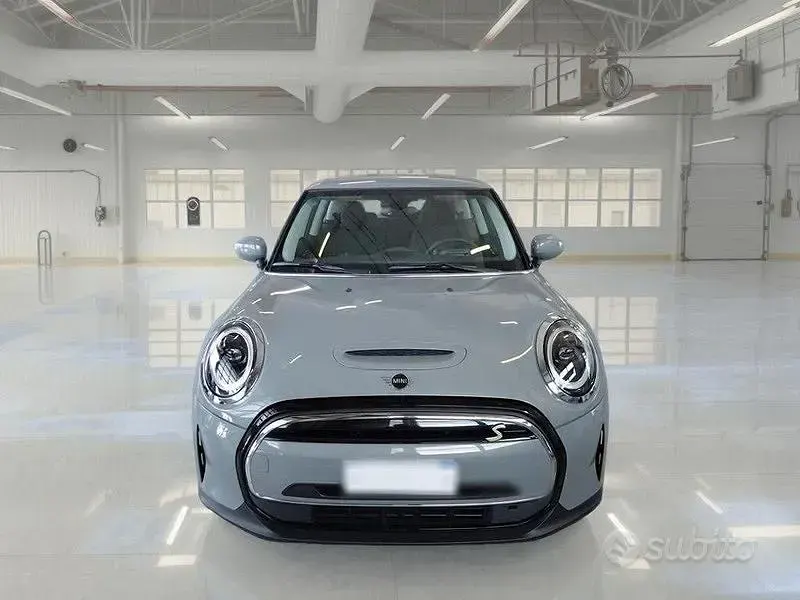Usata Mini Cooper SE Classic 75 kW (102 CV) 2022 Grigio Utilitaria