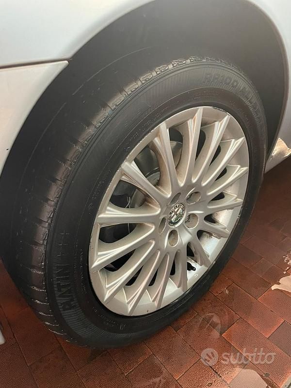 Usata Alfa Romeo 147 105 CV (77 kW) 2006 Grigio Utilitaria