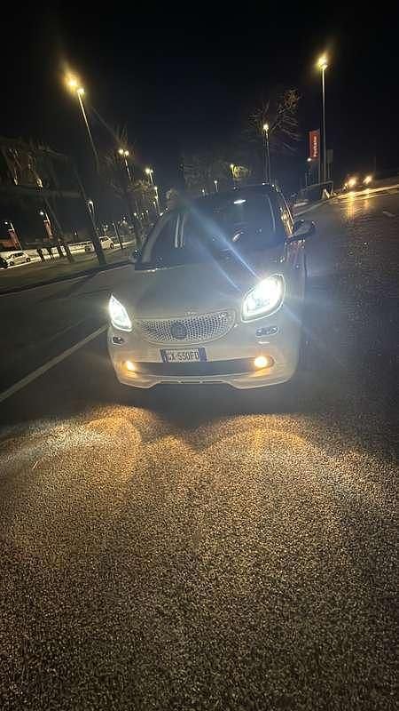 Usata Smart ForFour 90 CV (66 kW) 2016 Rosso Utilitaria