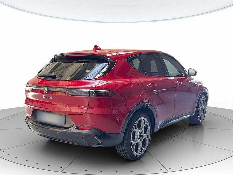 Second-hand Alfa Romeo Tonale Edizione Speciale 131 CP (96 kW) 2022 Roșu SUV