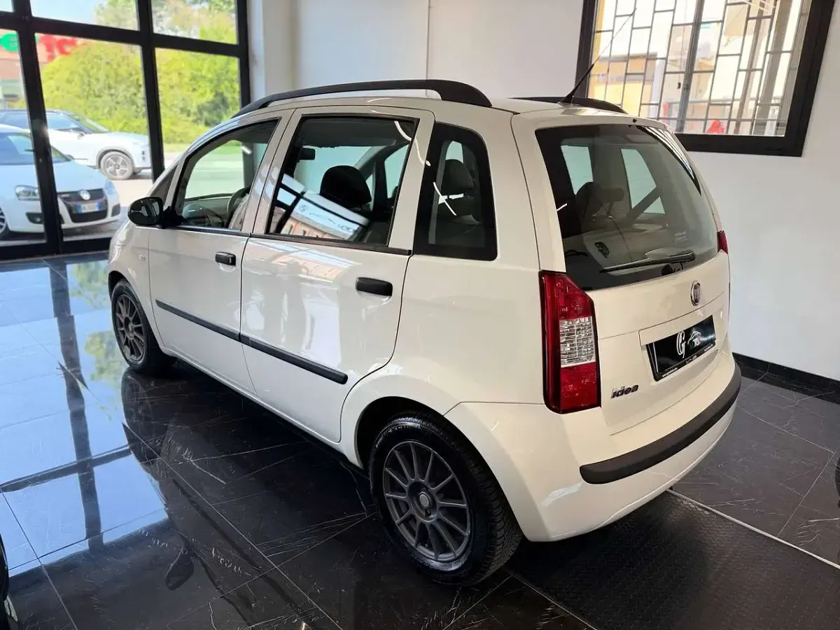 Usata Fiat Idea Emotion 95 CV (69 kW) 2012 Bianco Monovolume