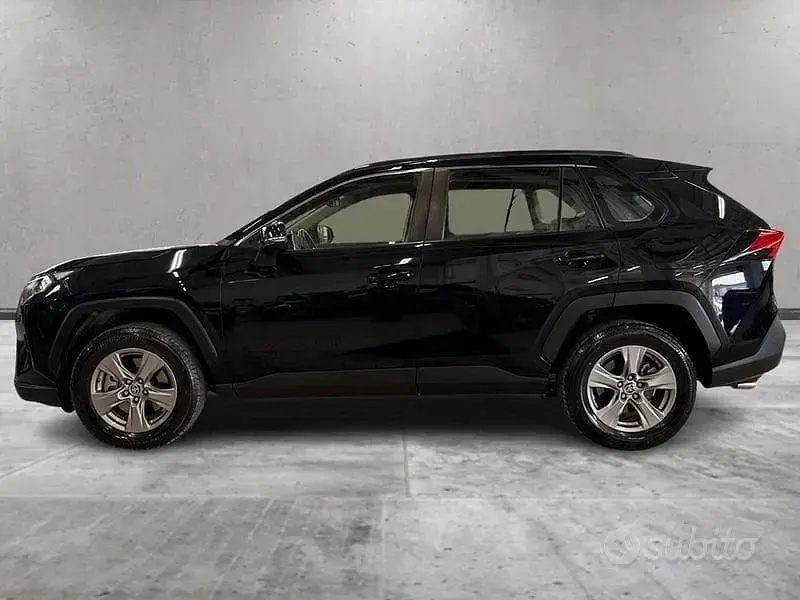 Usata Toyota RAV4 Hybrid Active 218 CV (160 kW) 2022 Nero SUV