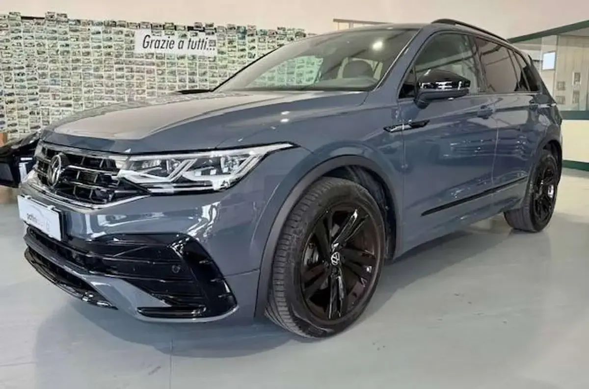 Usata VW Tiguan R-line 150 CV (110 kW) 2024 Grigio SUV