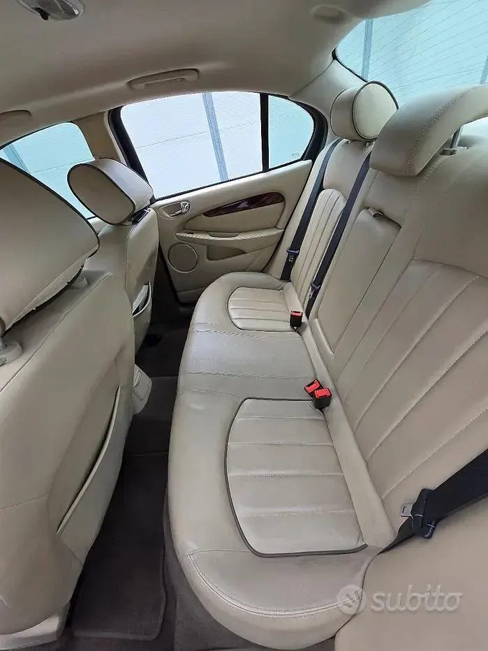 Usata Jaguar X-type Executive 156 CV (114 kW) 2006 Nero Berlina