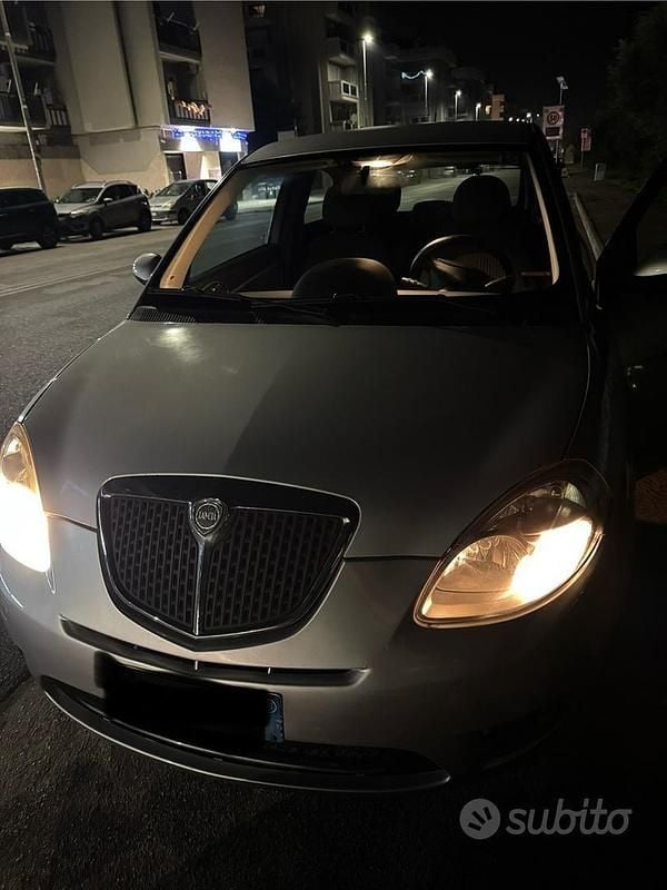 Usata Lancia Ypsilon 75 CV (55 kW) 2008 Grigio Utilitaria
