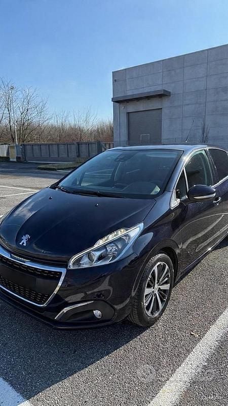 Usata Peugeot 208 110 CV (80 kW) 2017 Blu Utilitaria