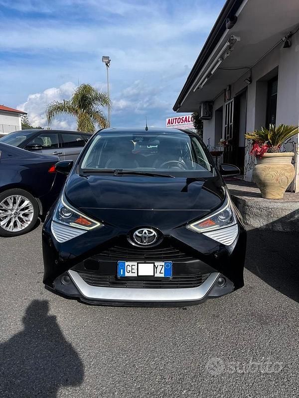 Nero Usata 2021 Toyota Aygo Connect Style Due volumi | 10.490 € (Ottimo prezzo) - Immagine 1/4