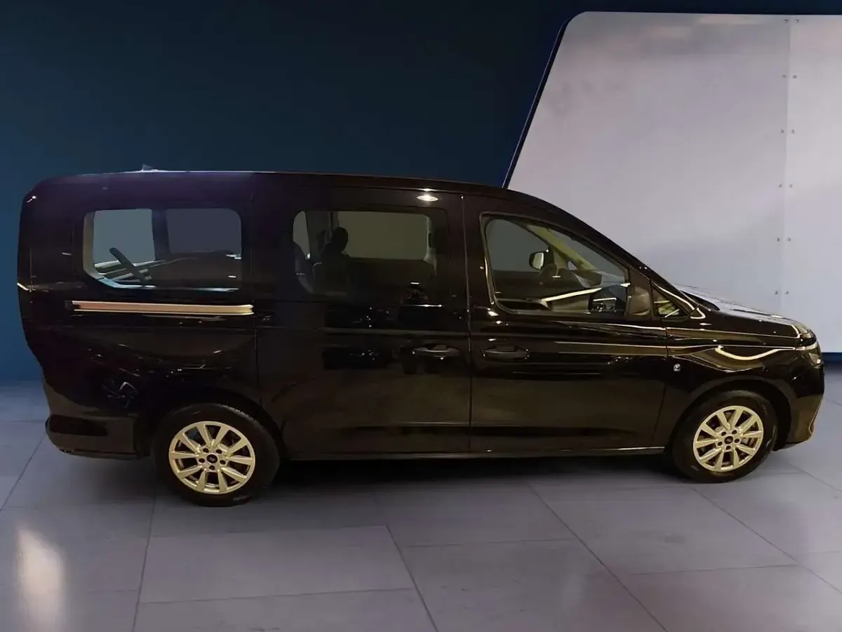 Usata Ford Grand Tourneo Connect 102 CV (75 kW) 2025 Bianco Monovolume