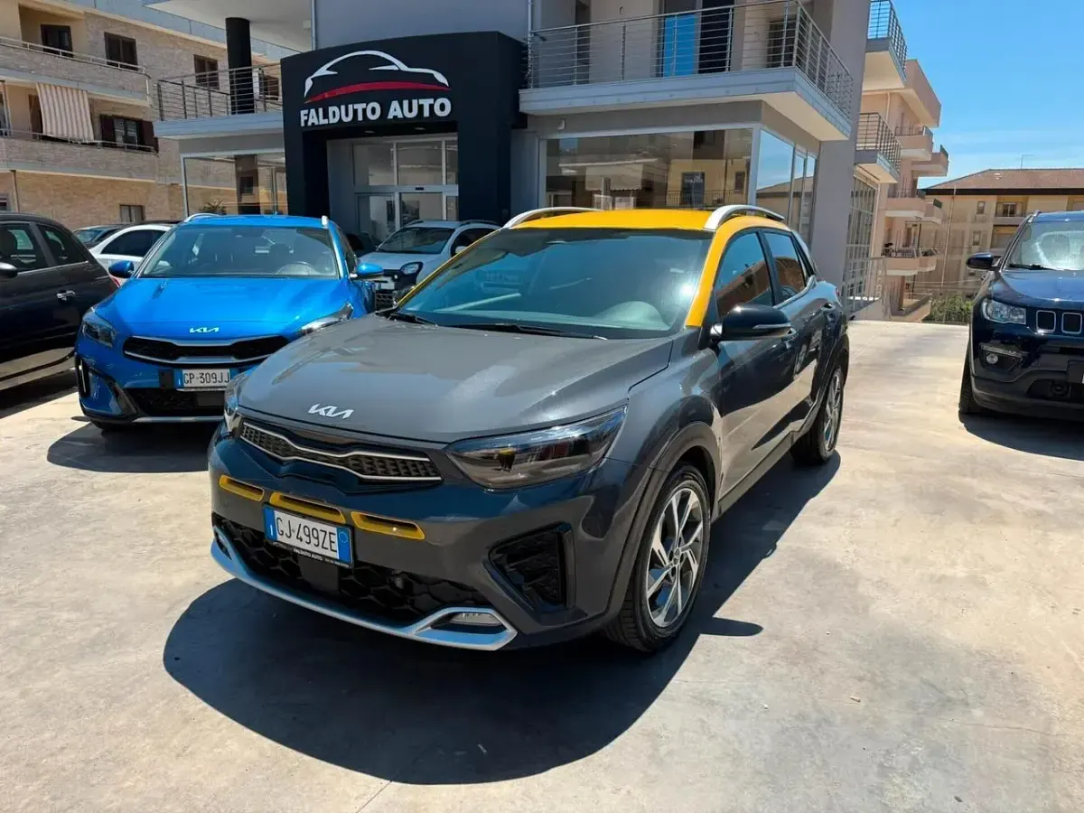 Usata Kia Stonic GT-Line 100 CV (73 kW) 2023 Grigio SUV