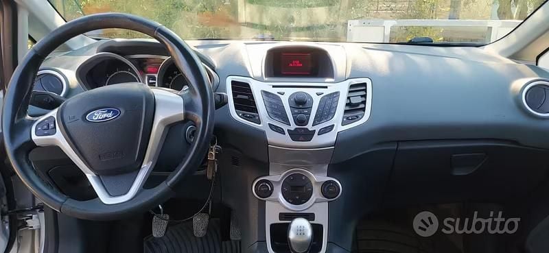 Usata Ford Fiesta Titanium 96 CV (70 kW) 2010 Utilitaria
