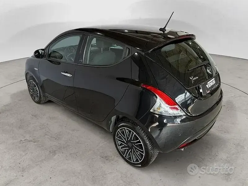 Usata Lancia Ypsilon 69 CV (50 kW) 2021 Nero Utilitaria