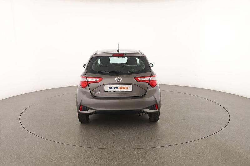 Usata Toyota Yaris Active 70 CV (51 kW) 2017 Grigio