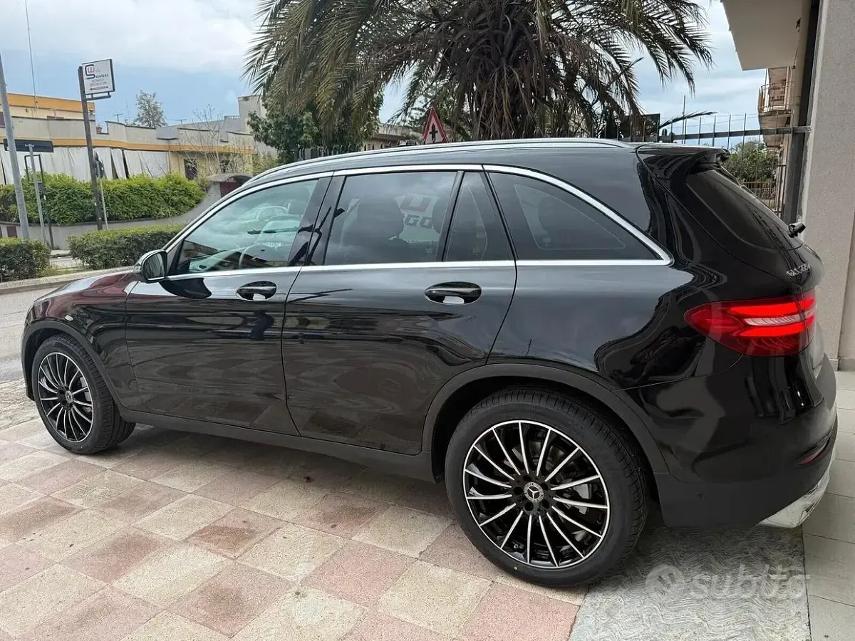 Usata Mercedes GLC220 Exclusive 170 CV (125 kW) 2017 Nero SUV