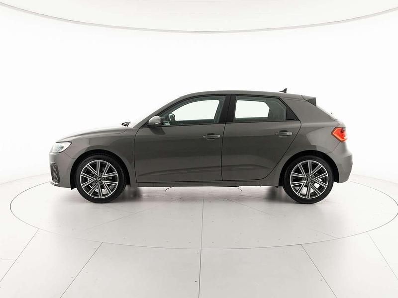 Nuova Audi A1 Sportback Business 116 CV (85 kW) 2025 Grigio chronos metallizzato ne Utilitaria