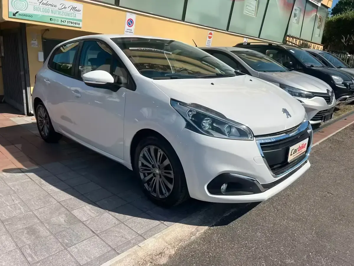 Usata Peugeot 208 Access 68 CV (50 kW) 2017 Bianco Utilitaria