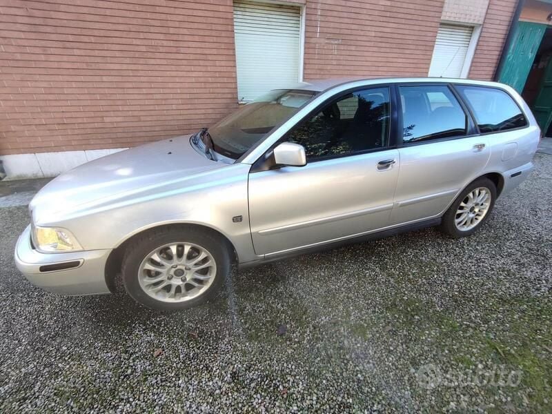 Grigio Usata 2003 Volvo V40 Station wagon | 1700 € - Immagine 1/4