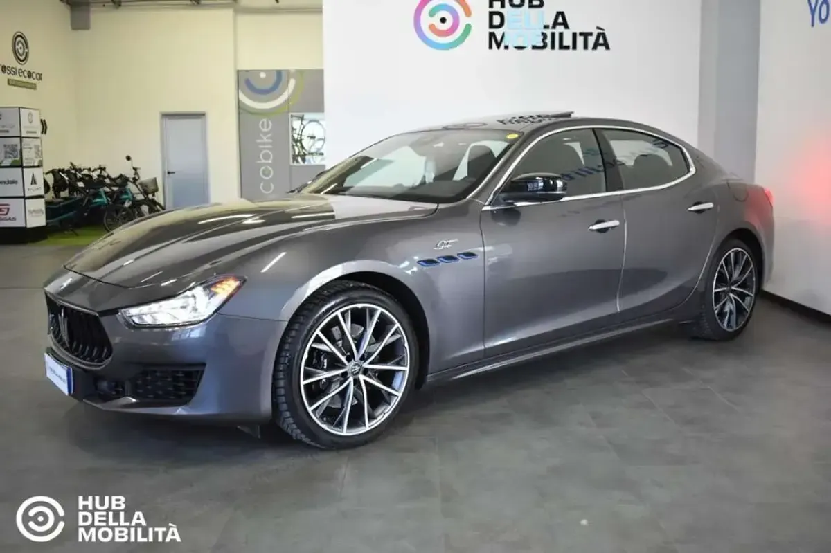 Usata Maserati Ghibli GT 330 CV (242 kW) 2023 Grigio Berlina