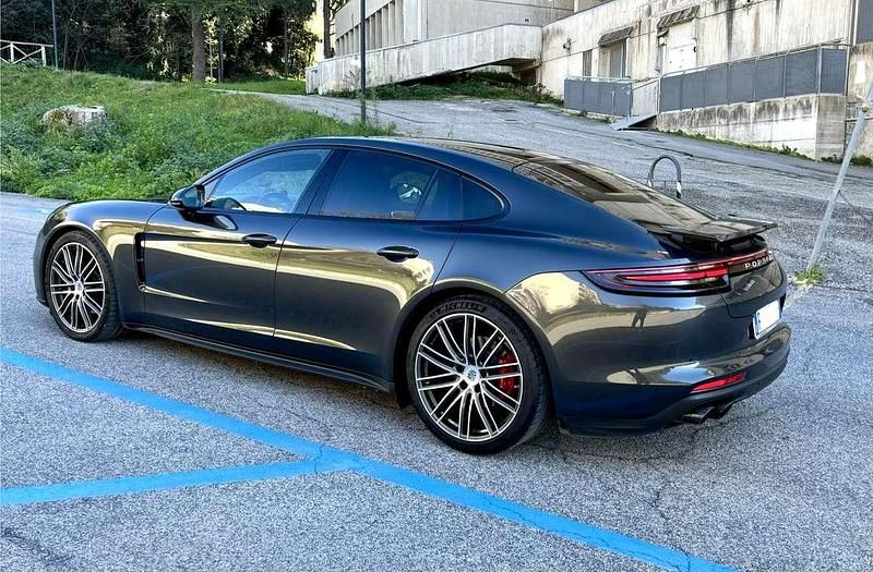 Usata Porsche Panamera 330 CV (242 kW) 2018 Berlina