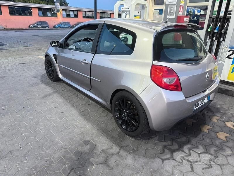 Usata Renault Clio R.S. R.S. 200 CV (147 kW) 2006 Grigio Utilitaria