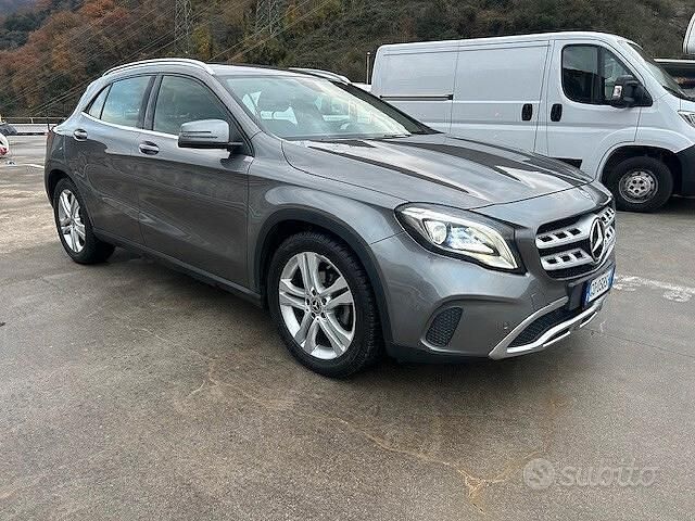 Usata Mercedes GLA180 Premium 122 CV (89 kW) 2019 Grigio SUV