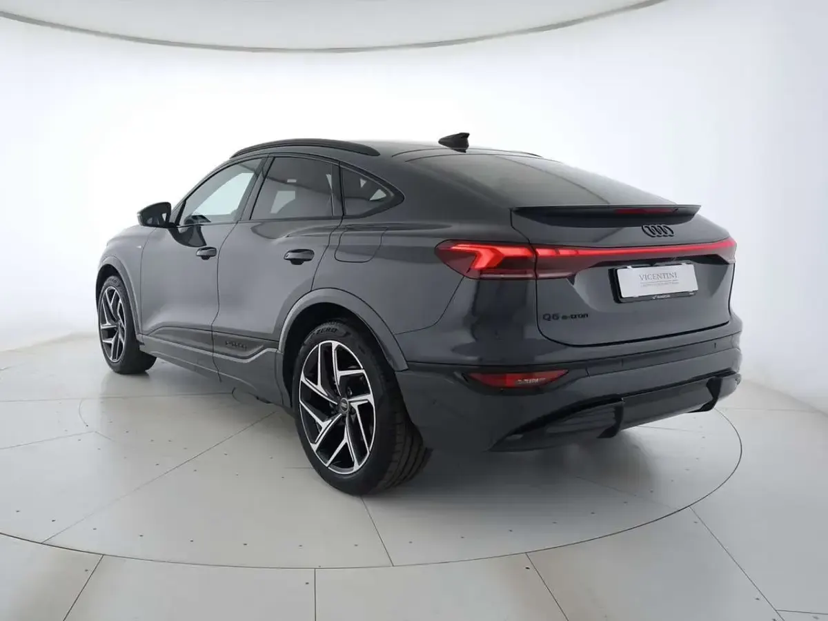 Nuova Audi Q6 Sportback e-tron S-Line 239 kW (326 CV) 2026 Grigio magnete SUV