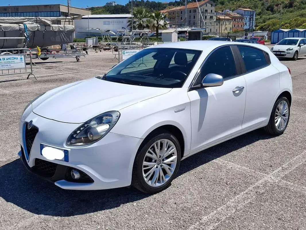 Usata Alfa Romeo Giulietta Business 120 CV (88 kW) 2016 Bianco Utilitaria