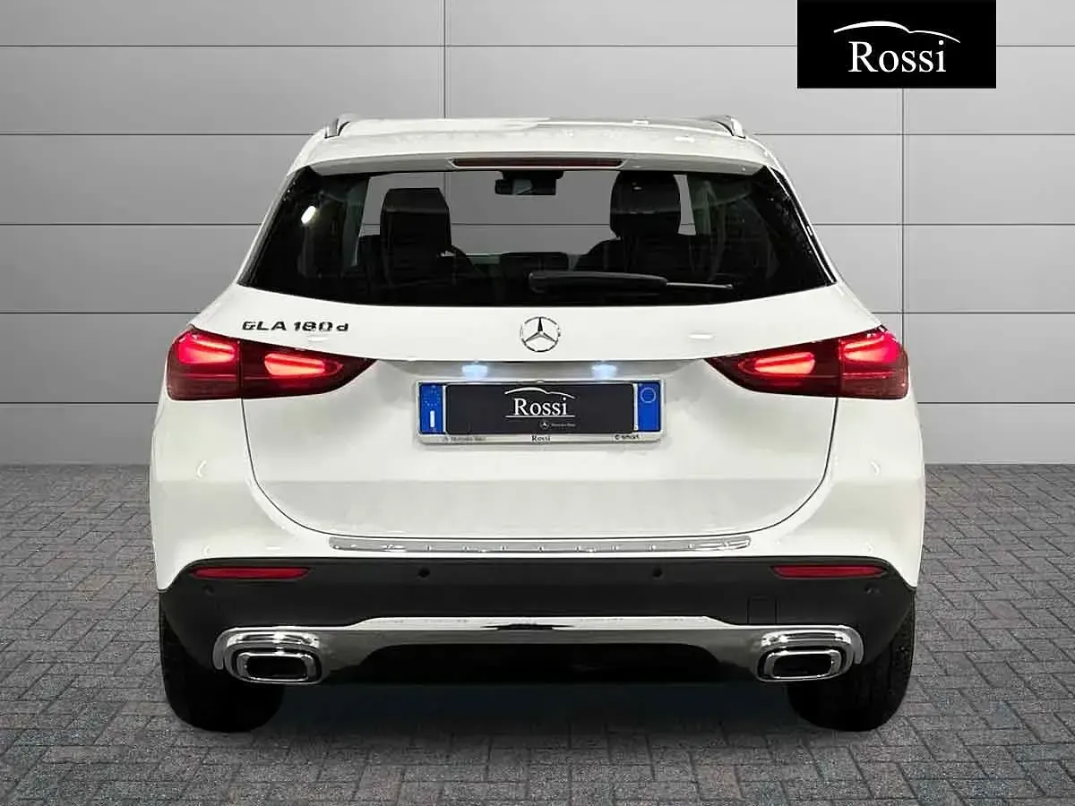 Usata Mercedes GLA180 Advanced 116 CV (85 kW) 2024 Grigio montagna SUV