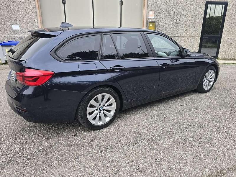 Usata BMW 318 150 CV (110 kW) 2015 Blu/azzurro Station wagon