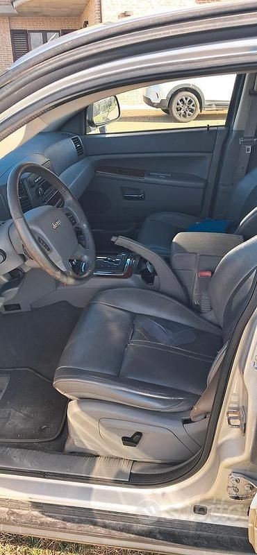 Usata Jeep Grand Cherokee Limited 218 CV (160 kW) 2006 Grigio SUV