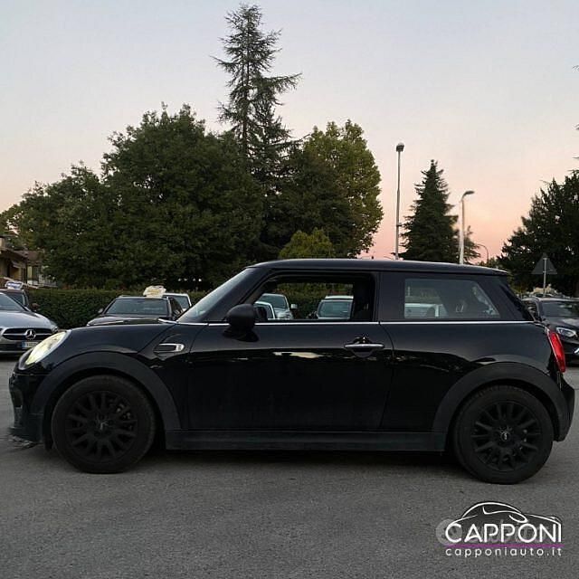 Begagnad Mini ONE 75 HK (55 kW) 2016 Svart Halvkombi