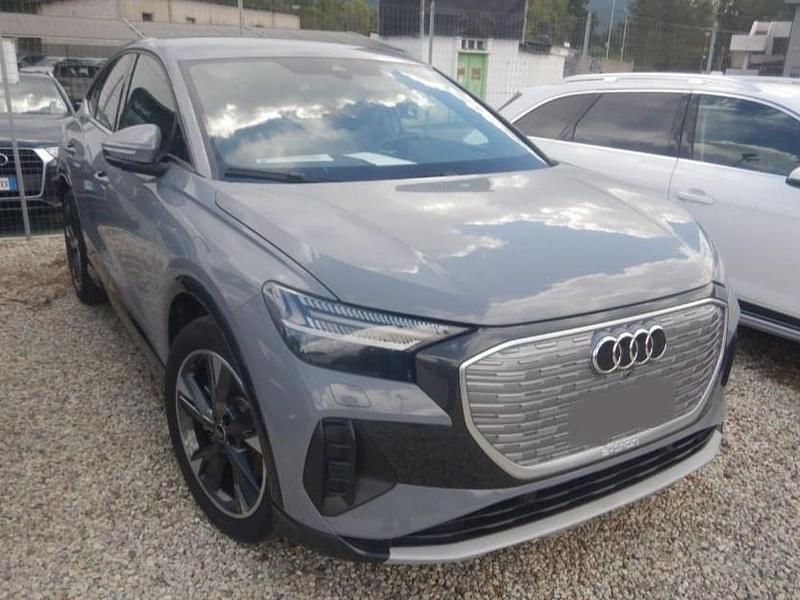 Usata Audi Q4 Sportback e-tron Ambiente 210 kW (286 CV) 2024 Grigio SUV