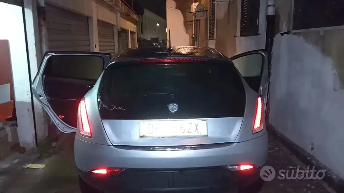 Usata Lancia Delta 150 CV (110 kW) 2008 Grigio Utilitaria