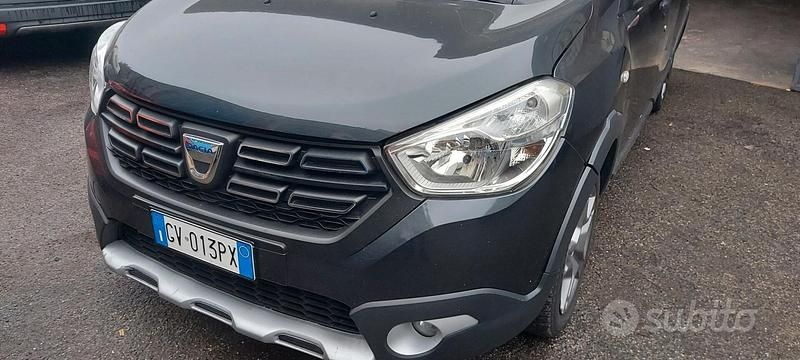 Usata Dacia Lodgy Stepway 116 CV (85 kW) 2021 Grigio Monovolume