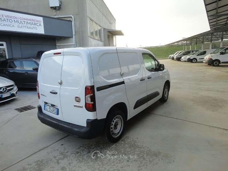 Usata Fiat Doblò 102 CV (75 kW) 2023 Bianco Monovolume