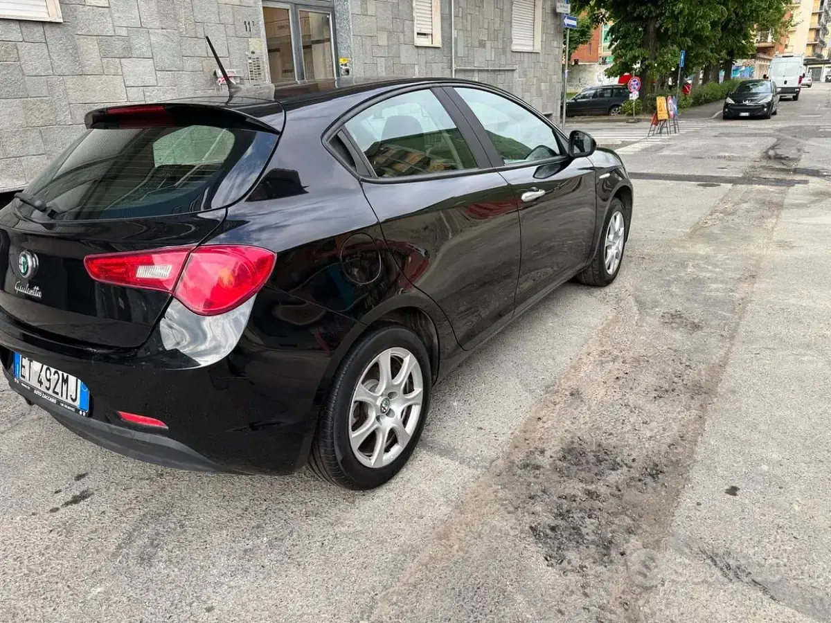 Usata Alfa Romeo Giulietta Distinctive 105 CV (77 kW) 2013 Nero Utilitaria