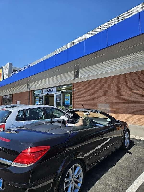 Usata Opel Astra Cabriolet Enjoy 116 CV (85 kW) 2008 Nero Cabrio