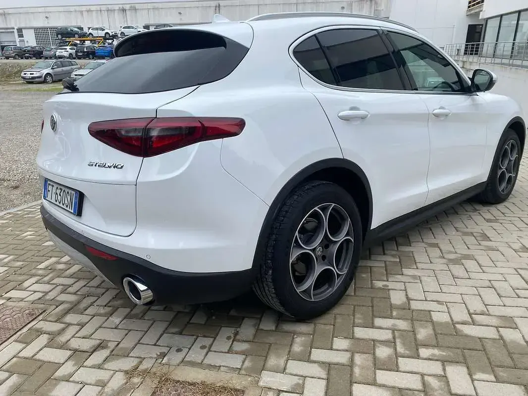 Usata Alfa Romeo Stelvio Business 160 CV (117 kW) 2019 Bianco SUV